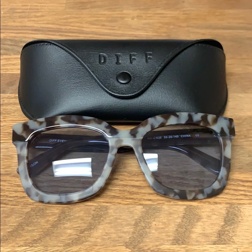 Brand New with box Diff Eyewear Carson Frames